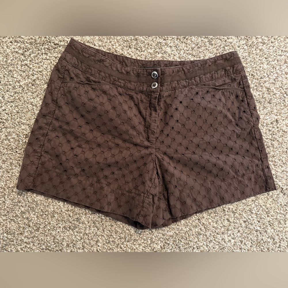 Women’sWhite House Black Market
Brown Button Eyelet Shorts ~ Size 8 - Picture 3 of 4